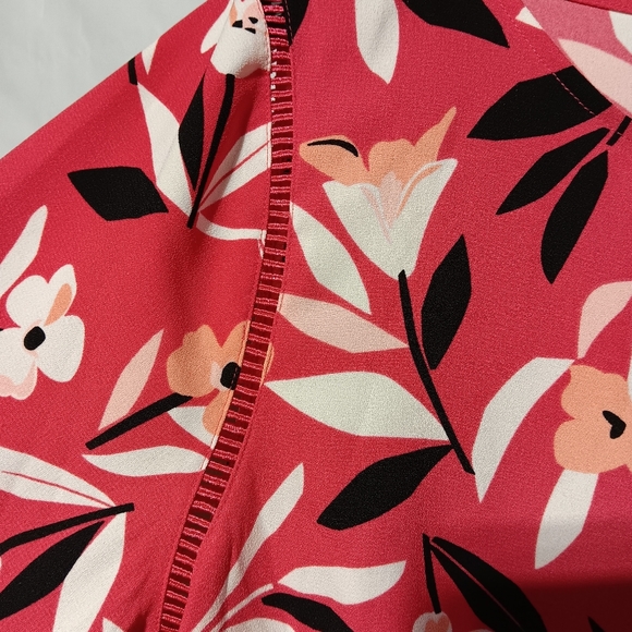 Talbots EUC Large Petite Beautiful Floral Blouse, Bell Sleeves, Side Zipper, - Picture 3 of 8